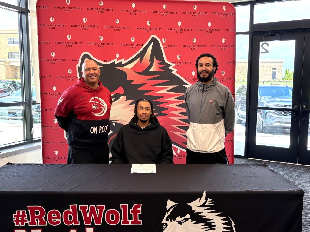 Glen Oaks Akin Smith signs with Indiana University East